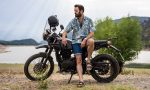 Trucos para no pasar calor en moto evitando las chanclas y bermudas