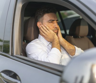 dolor oído coche viento