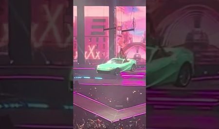 El día en que Karol G llegó al escenario flotando en un Ferrari: ¿repetirá para el ‘Mañana será bonito’ de Madrid?