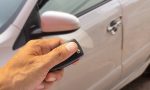 Si el mando para abrir tu coche se ha quedado sin pila o no funciona, con este truco podrás entrar sin problema