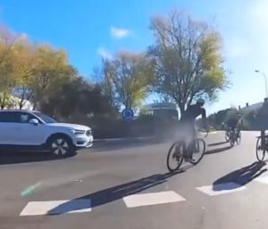 ciclistas conductores twitter