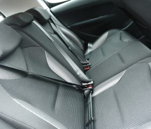 cinturón seguridad abrochado coche