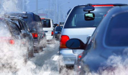 Podrás comprar un coche nuevo de combustión a partir de 2035: Europa da marcha atrás, pero hay letra pequeña