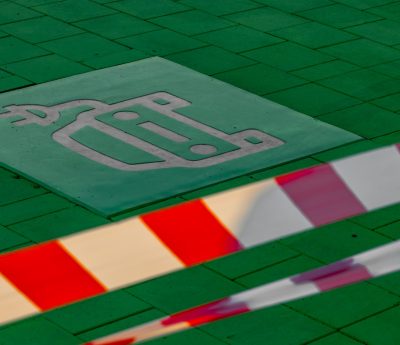 conductor coche eléctrico