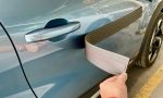 El truco para evitar que te arañen el coche y que tengas que llevarlo al taller: el accesorio que todos quieren