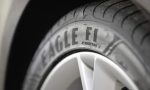 ¿Qué presión deben tener los neumáticos de un coche? Esta pegatina lo dice
