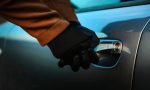 Si ves esto en la puerta del coche, atención: con esta trampa roban vehículos en un minuto