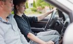 Cuánto cuesta incluir a un hijo conductor novel en el seguro del coche: así sube el precio de la póliza