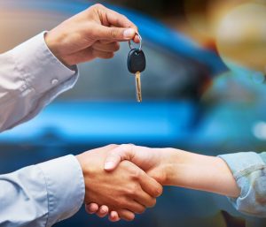 mano coche llaves
