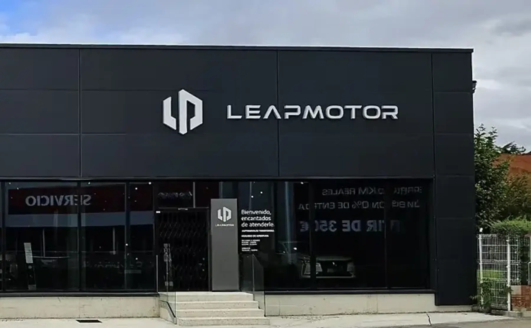 coches leapmotor jardinería