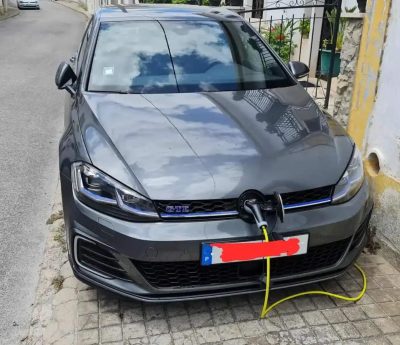 cargar coche híbrido enchufable