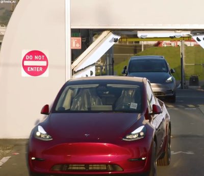Teslas conducen solos desde la fábrica