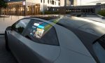 La última moda para coches que puede llegar en breve: proyección de información o anuncios en las ventanillas traseras