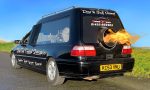 El coche fúnebre más extremo: es británico y su motor supera todos los límites