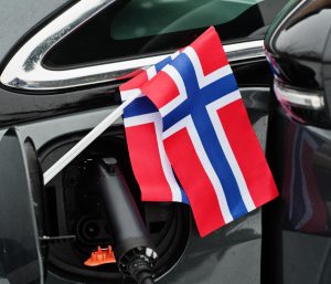 Bandera Noruega coche eléctrico