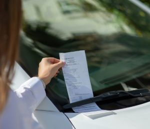 Multa coche aparcado