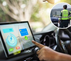 multa tocar pantalla coche