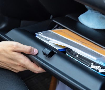 Papeles en la guantera