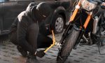 Adiós a los robos de motos: el candado que repele ladrones con un hedor a carne podrida