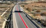 Una línea roja en la carretera: la señal más ignorada de España… y la multa que nadie espera