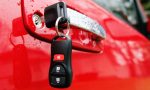 Así es como este botón secreto de las llaves de tu coche puede salvarte la vida