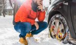 El vídeo viral de la DGT que muestra cómo no se deben poner las cadenas de nieve en el coche: termina en desastre