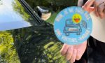 Una nueva pegatina invade los parabrisas y maleteros de los coches: no tiene precedentes