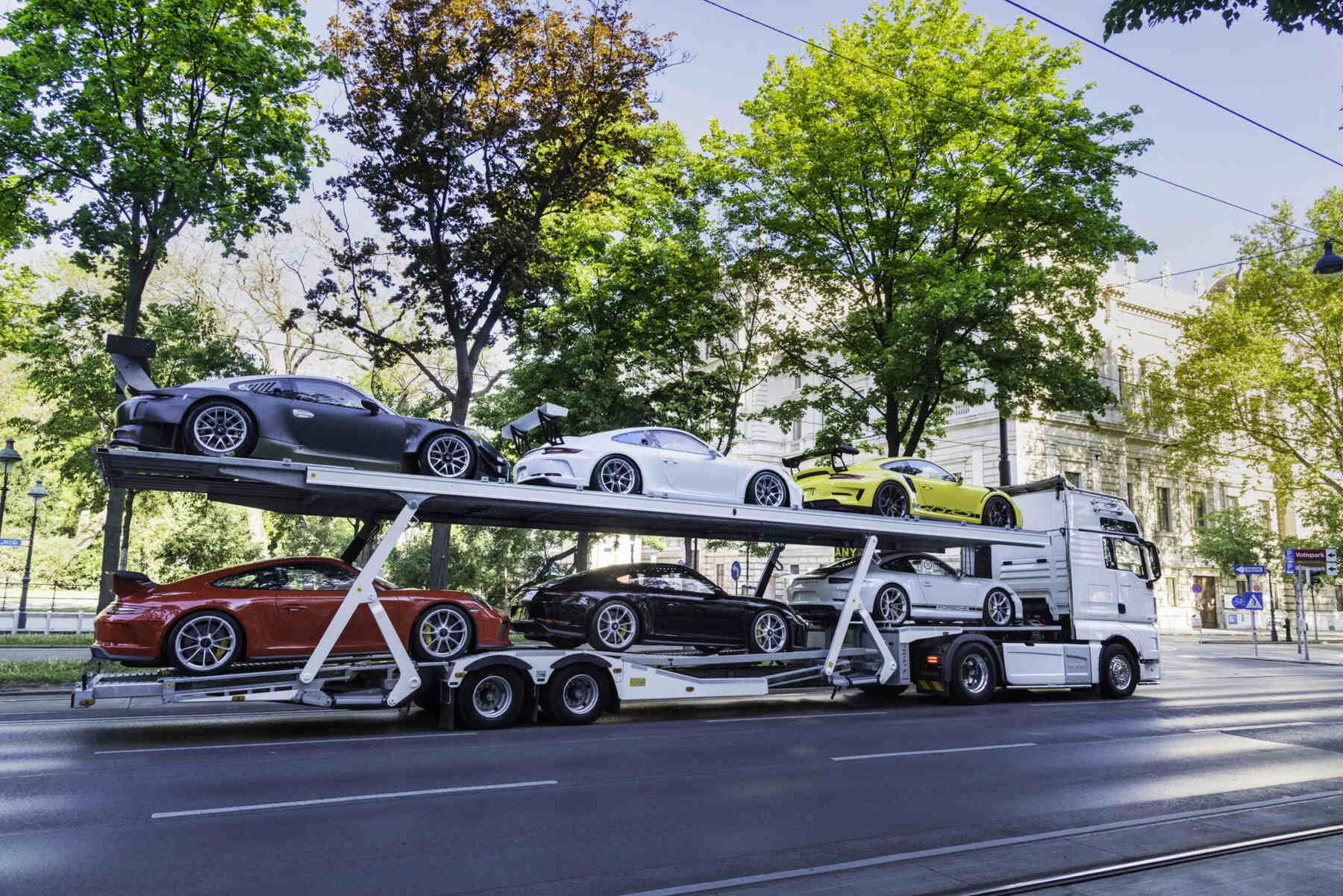 Subasta camión con Porsche