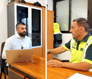 tocar pantalla coche guardia civil