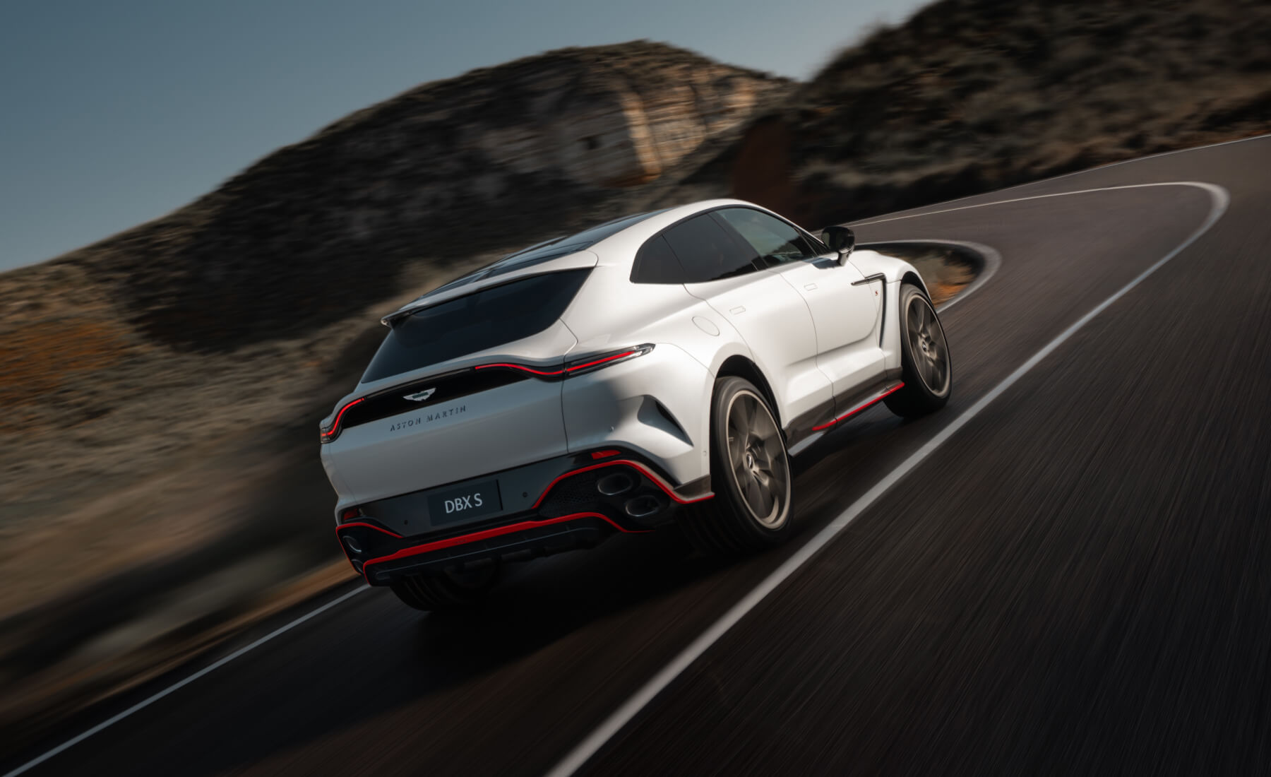 Aston Martin DBX S