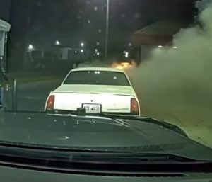 Coche en llamas gasolinera