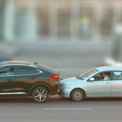 El truco que muchos conductores usan cuando alguien circula demasiado cerca