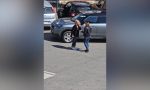 Casi media hora sin poder salir por un coche en doble fila: la pelea definitiva de dos mujeres viral en redes