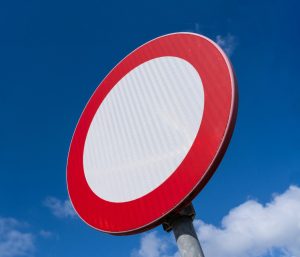 Señal R-100 circulación prohibida