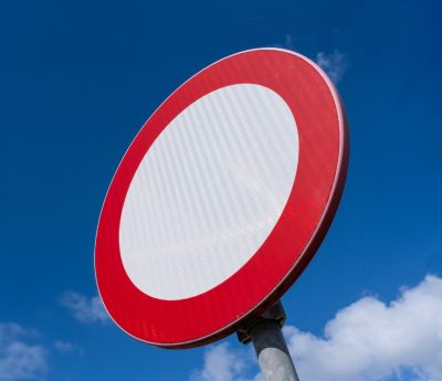 Señal R-100 circulación prohibida