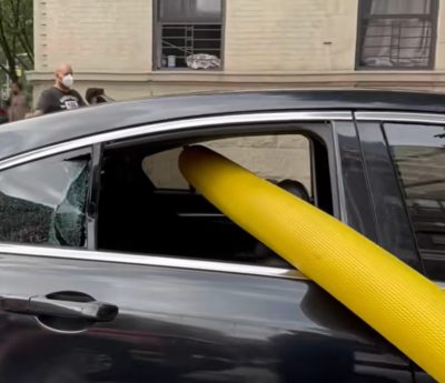 coche boca de incendio