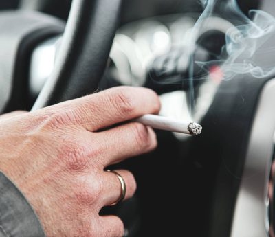 fumar coche multa