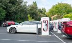 Atascos en las estaciones de carga de Tesla: ¿se repetirán las colas de la Semana Santa de 2024?