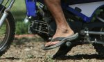 ¿Chanclas en moto? La DGT avisa: la verdad sobre el calzado veraniego de moda