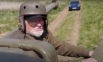 Tiene 98 años, sirvió al Ejército Británico y utiliza un tanque para esto: su principal objetivo es Elon Musk