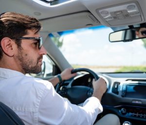 conducir punto muerto ahorrar gasolina