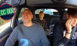 Un profesor de autoescuela ve un coche con una matrícula que empieza por CC, pregunta a su alumno qué significa y la respuesta saca carcajadas