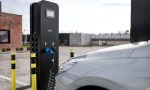 ¿Quiénes pueden aparcar en las plazas reservadas para la carga de los coches electrificados? Descúbrelo y evita multas