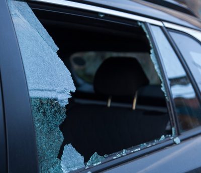 Coche robado cristal roto