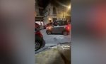 Se compra un microcoche y es incapaz de aparcarlo en un hueco gigante: los comentarios del vídeo no tienen desperdicio