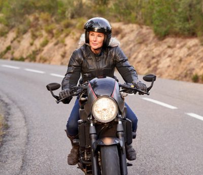 Mujer moto