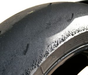 Neumático moto desgastado