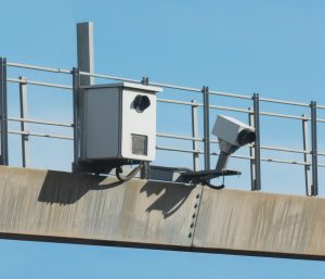 Radar de velocidad fijo