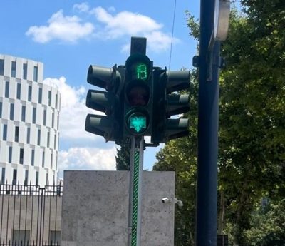 semáforo albania