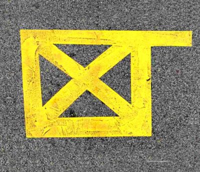 Señal amarilla hidrante